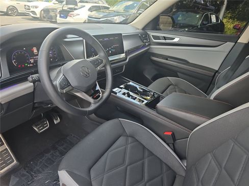 Used 2024 Volkswagen Atlas Peak Edition SEL AWD/4WD image 20