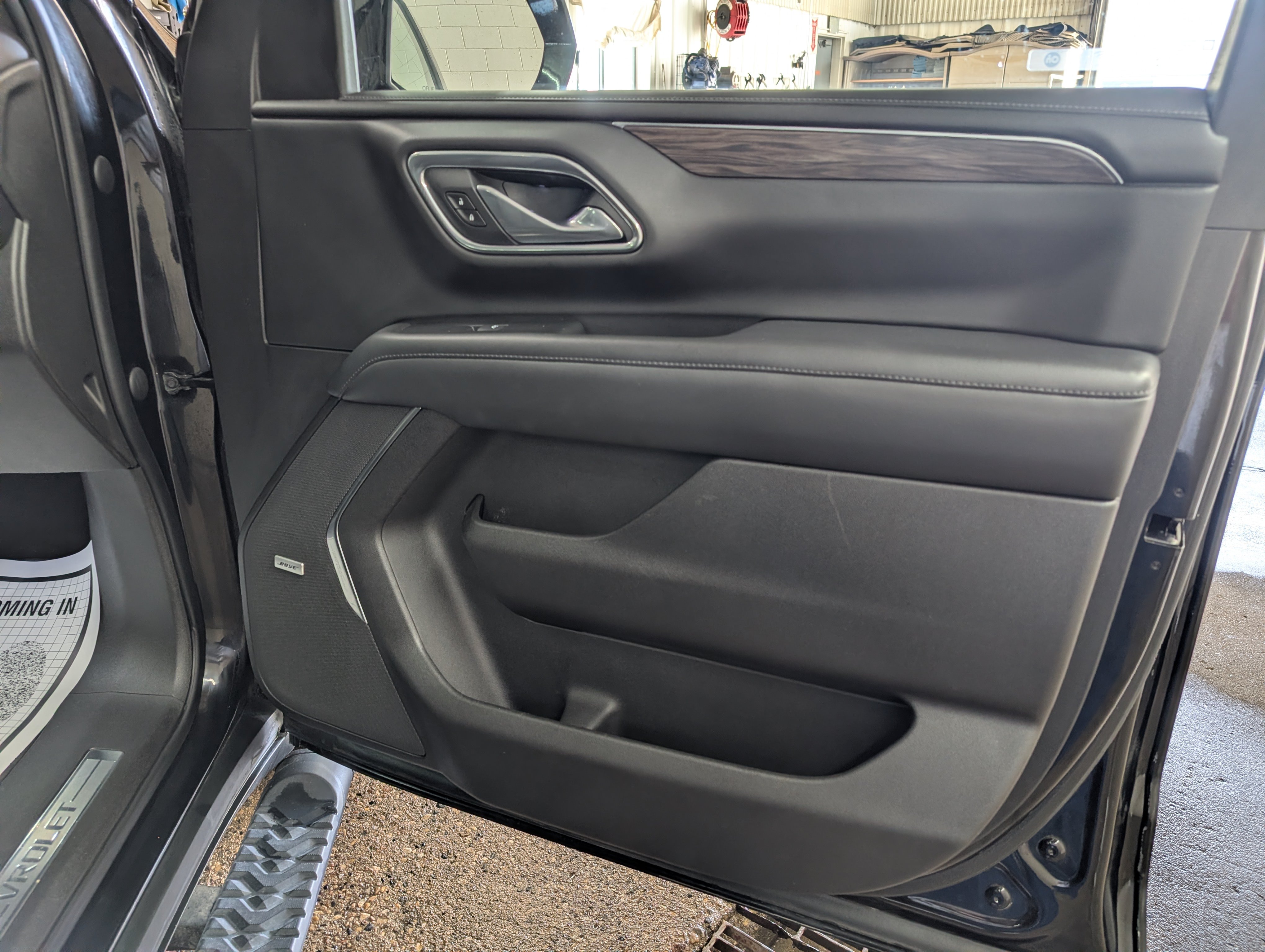Used 2021 Chevrolet Tahoe Z71 w/ Z71 Off-Road Package AWD/4WD image 9