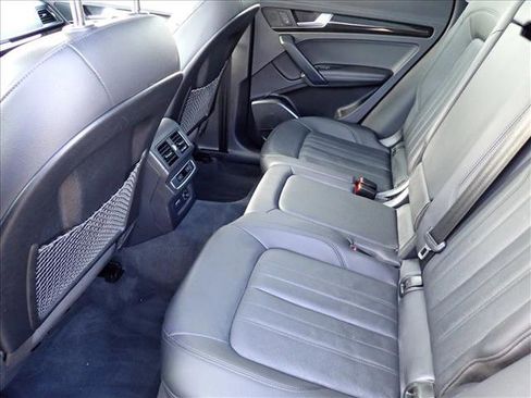 Used 2020 Audi Q5 e Premium Plus image 10