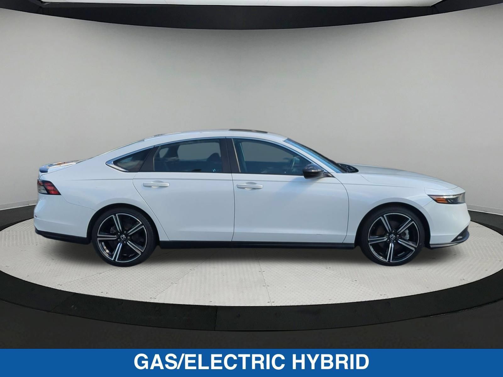 Used 2023 Honda Accord Sport image 2