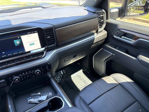 Used 2025 Chevrolet Silverado 2500 High Country w/ Midnight Edition AWD/4WD image 29