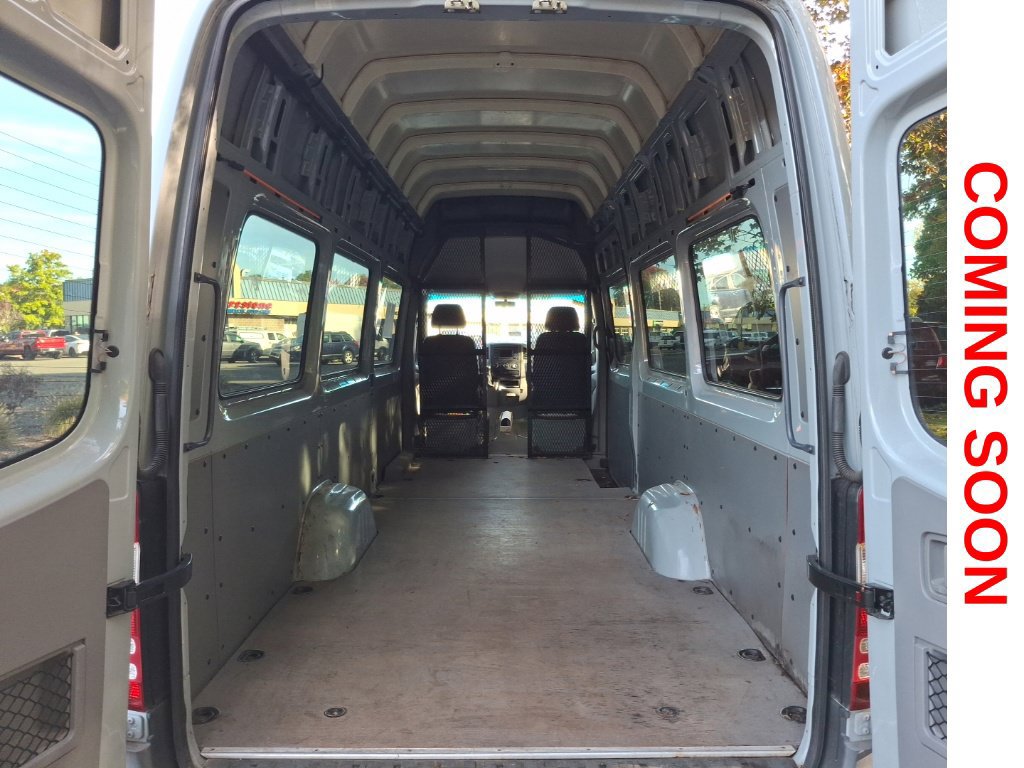 Used 2015 Freightliner Sprinter 2500 RWD image 9