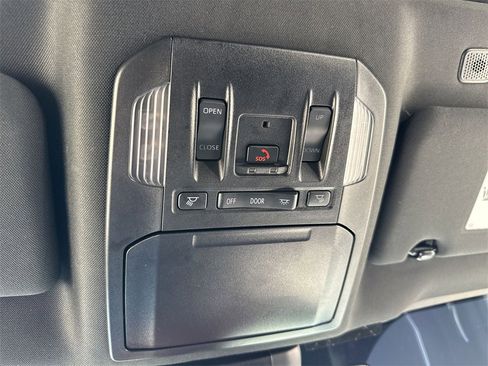 Used 2024 Toyota Highlander XSE image 15