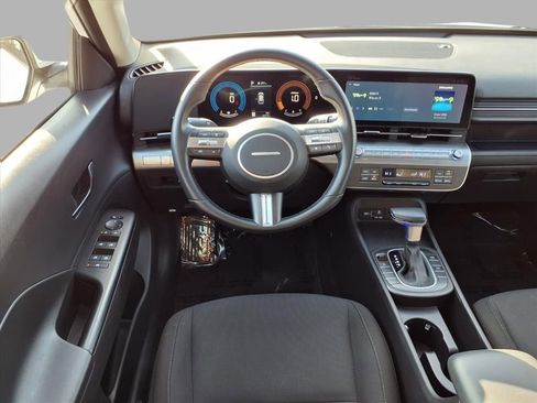 Used 2025 Hyundai Kona SEL image 4