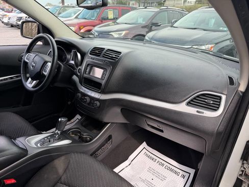 Used 2016 Dodge Journey SE w/ Flexible Seating Group image 40