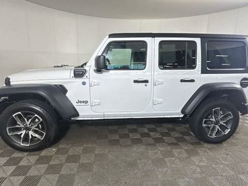Used 2024 Jeep Wrangler Unlimited w/ Convenience Group AWD/4WD image 6