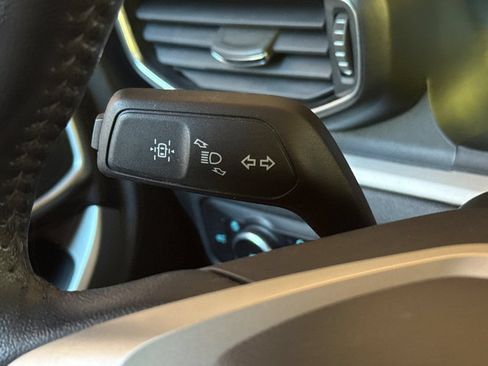 Used 2023 Ford Explorer XLT w/ Equipment Group 202A AWD/4WD image 33