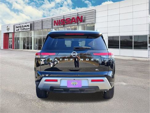 Used 2025 Nissan Pathfinder SL image 6