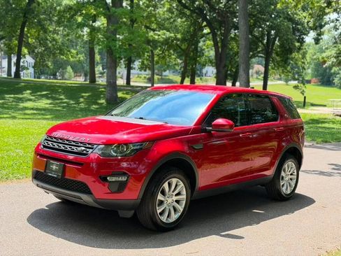 Used 2019 Land Rover Discovery Sport SE AWD/4WD image 3