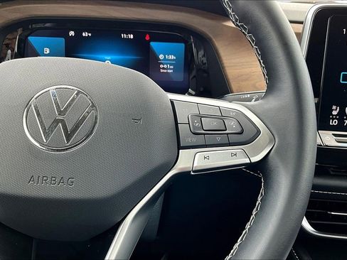 Used 2025 Volkswagen Atlas SE FWD image 11
