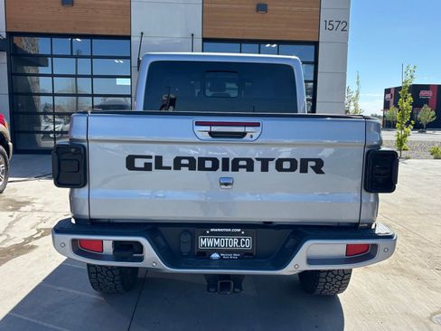 Used 2021 Jeep Gladiator Overland AWD/4WD image 4
