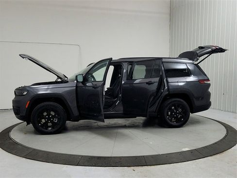 New 2025 Jeep Grand Cherokee L Altitude image 12