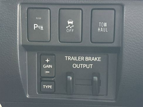 Used 2017 Toyota Tundra Limited image 31