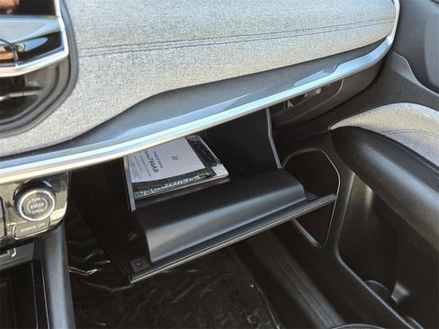 Used 2024 Jeep Compass Latitude image 23