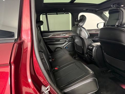 Certified 2023 Jeep Grand Cherokee Overland w/ Luxury Tech Group IV AWD/4WD image 27