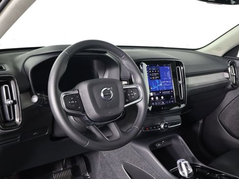 Certified 2025 Volvo XC40 B5 Plus AWD/4WD image 14