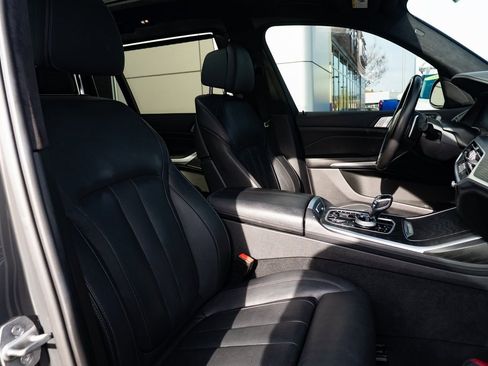 Used 2022 BMW X7 xDrive40i w/ M Sport Package image 26