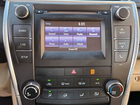 Used 2017 Toyota Camry LE FWD image 40