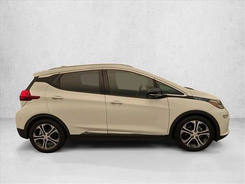 Used 2017 Chevrolet Bolt Premier w/ Driver Confidence II Package FWD image 4