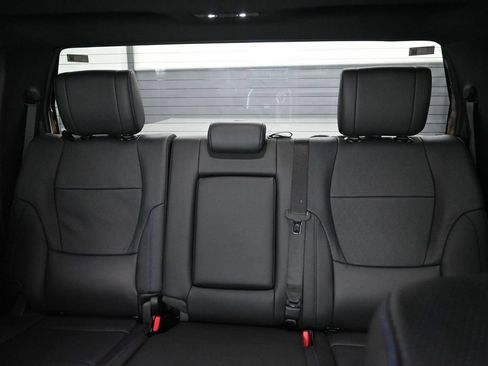 Used 2024 Toyota Tundra Platinum AWD/4WD image 17