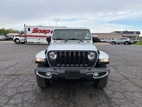 Used 2022 Jeep Gladiator Overland w/ Popular Equipment Package AWD/4WD image 3