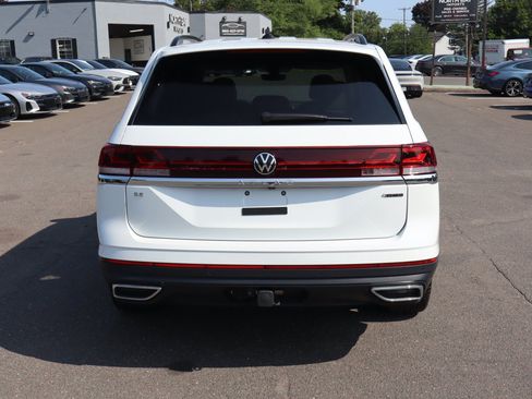 Used 2024 Volkswagen Atlas SE AWD/4WD image 6