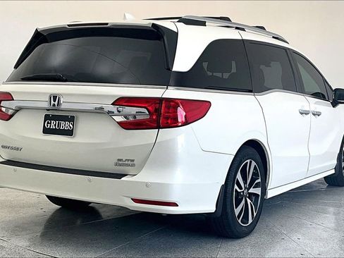 Used 2019 Honda Odyssey Elite image 2