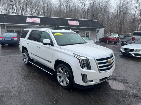 Used 2016 Cadillac Escalade Premium image 3