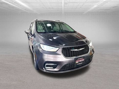Used 2021 Chrysler Pacifica Limited w/ Premium & Safety Sphere Group AWD/4WD image 3