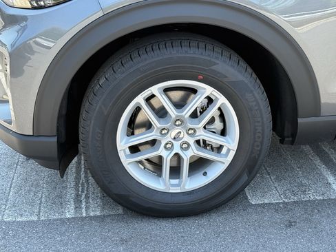 New 2026 Ford Explorer Active RWD image 8