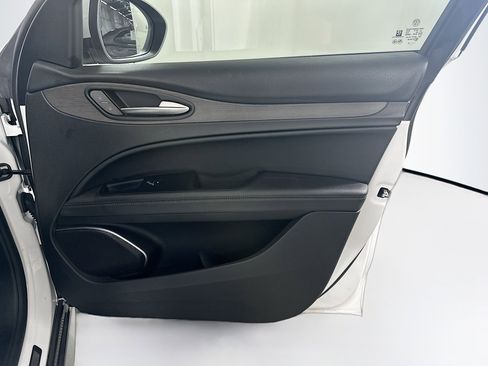 Used 2022 Alfa Romeo Stelvio Ti image 33