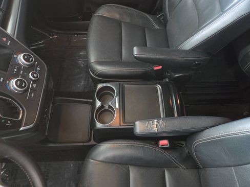 Used 2015 Toyota Sienna SE image 17