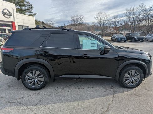 New 2025 Nissan Pathfinder SV w/ Cargo Package image 8