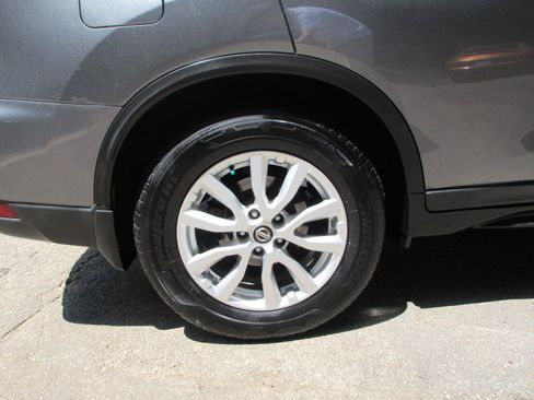 Used 2018 Nissan Rogue SV FWD image 22