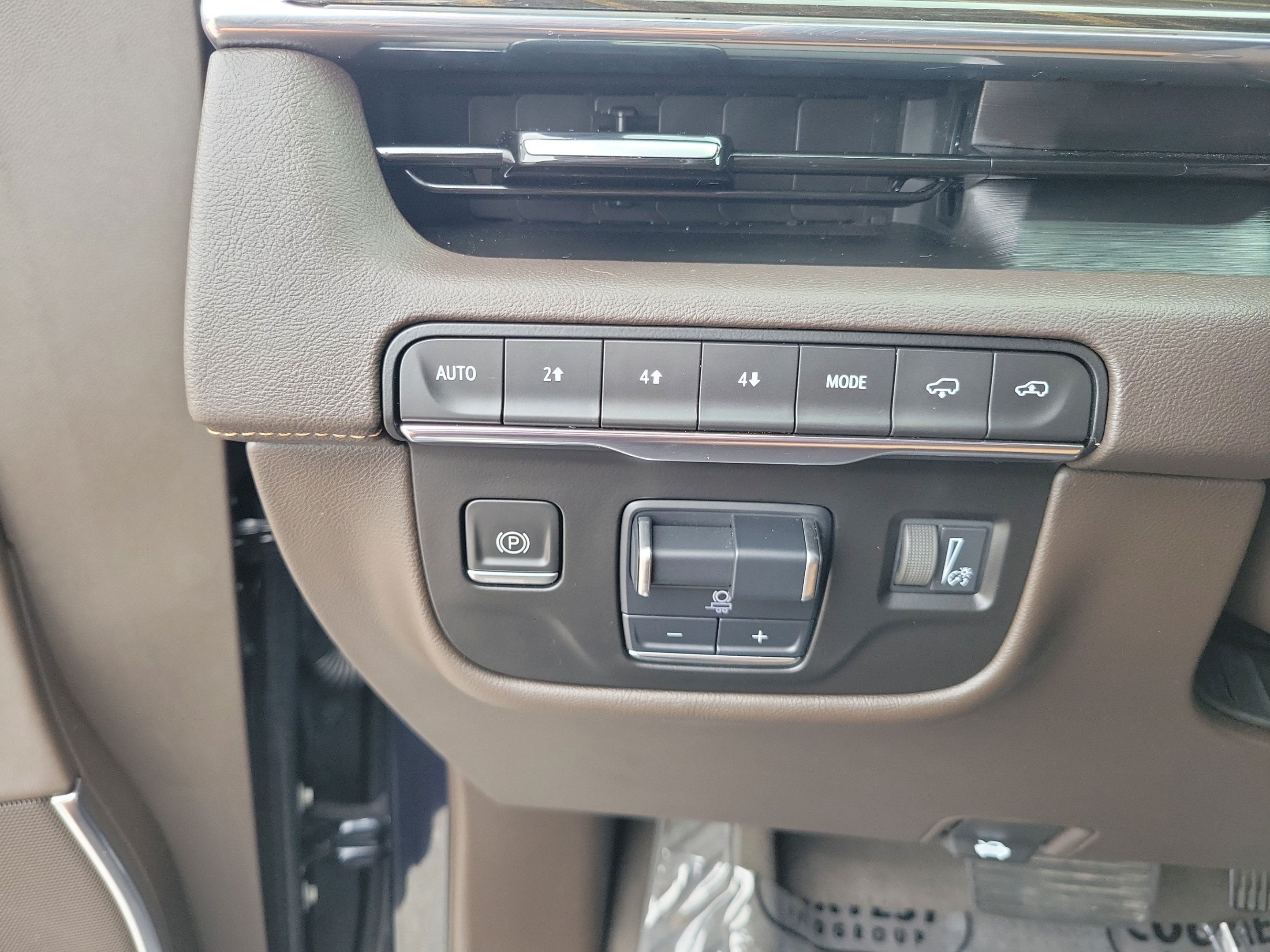 Used 2021 Cadillac Escalade Premium Luxury w/ Driver Assist Tech Package AWD/4WD image 17