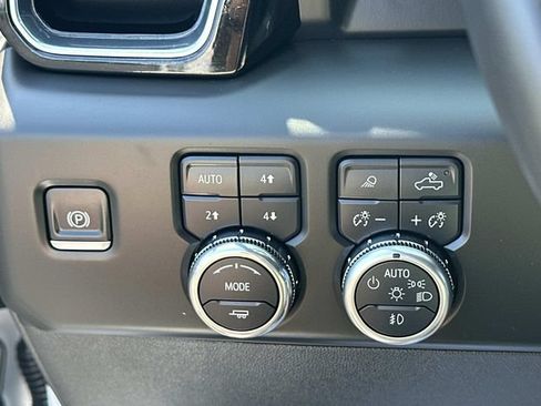 Used 2025 GMC Sierra 1500 Denali w/ Denali Reserve Package AWD/4WD image 16