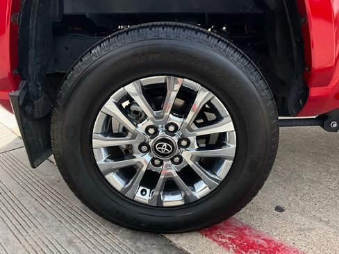 Used 2024 Toyota Tacoma Limited w/ Limited Package (LT) image 9