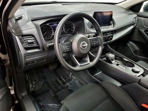 Used 2024 Nissan Rogue S image 10