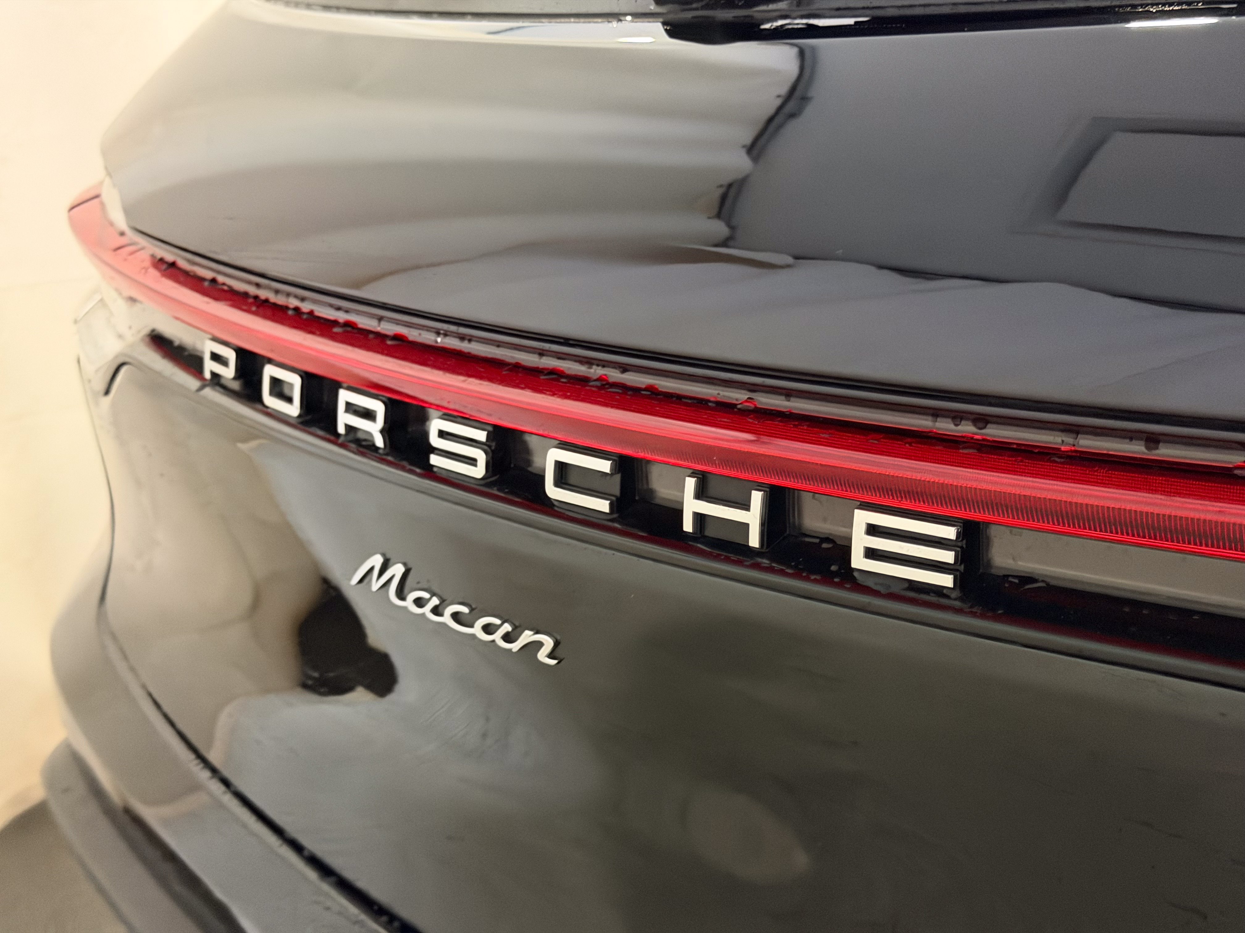 Certified 2026 Porsche Macan AWD/4WD image 25