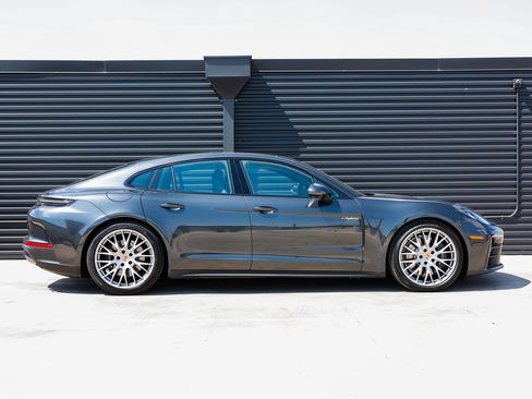 New 2026 Porsche Panamera 4 image 8