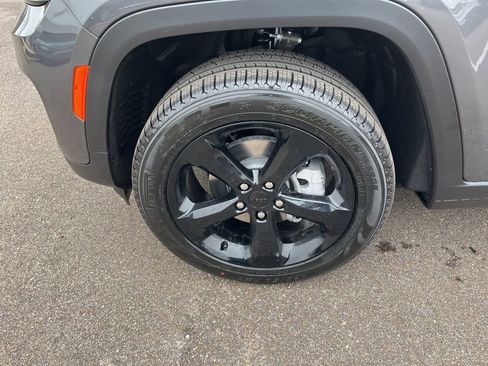 New 2025 Jeep Grand Cherokee Limited w/ Black Appearance Package image 46