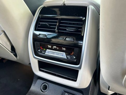 Used 2021 BMW X7 M50i AWD/4WD image 52