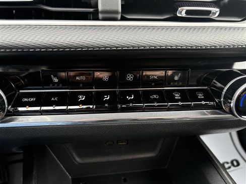 Used 2025 Chevrolet Equinox LT w/ Convenience Package II AWD/4WD image 18