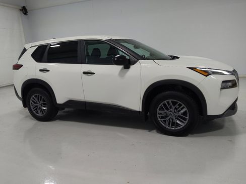 Used 2023 Nissan Rogue S AWD/4WD image 11