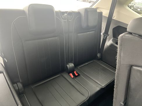 Certified 2023 Volkswagen Tiguan SE image 30