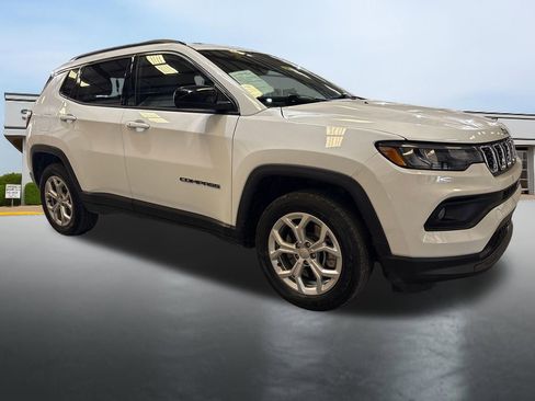 Used 2024 Jeep Compass Latitude w/ Convenience Group image 7