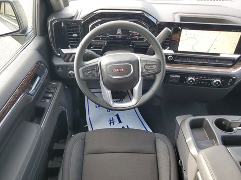 New 2025 GMC Sierra 1500 Elevation image 16