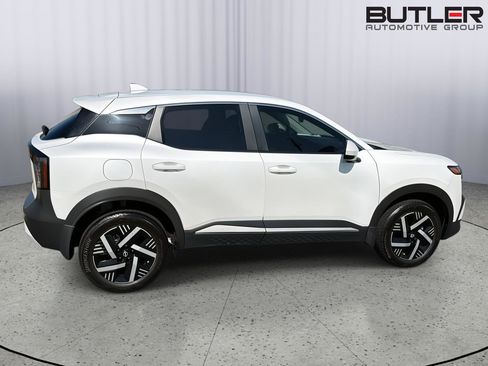 Used 2025 Nissan Kicks SV FWD image 7