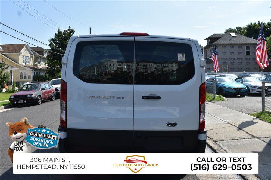 Used 2025 Ford Transit 250 Low Roof RWD image 5