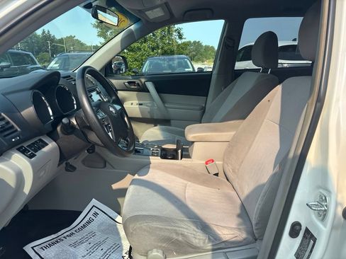 Used 2013 Toyota Highlander 4WD w/ Cold Weather Pkg image 19
